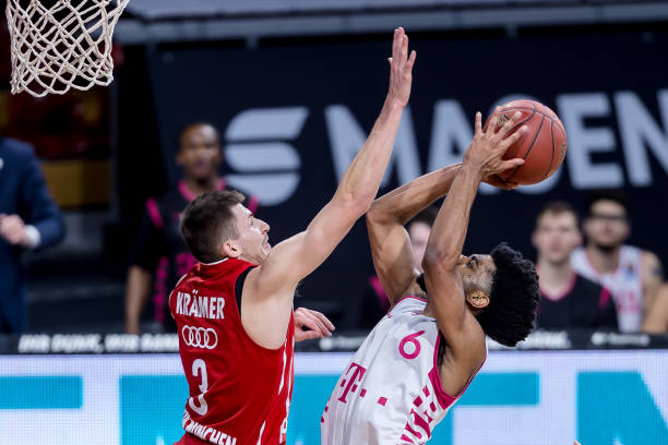 在一次背靠 在一次背靠